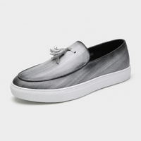 Mocassins Homme Moderne en Cuir avec Pompons Gris