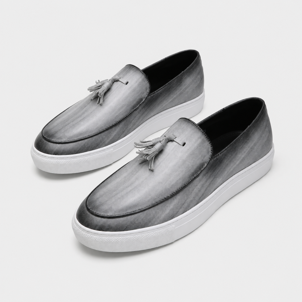 Mocassins Homme Moderne en Cuir avec Pompons Gris
