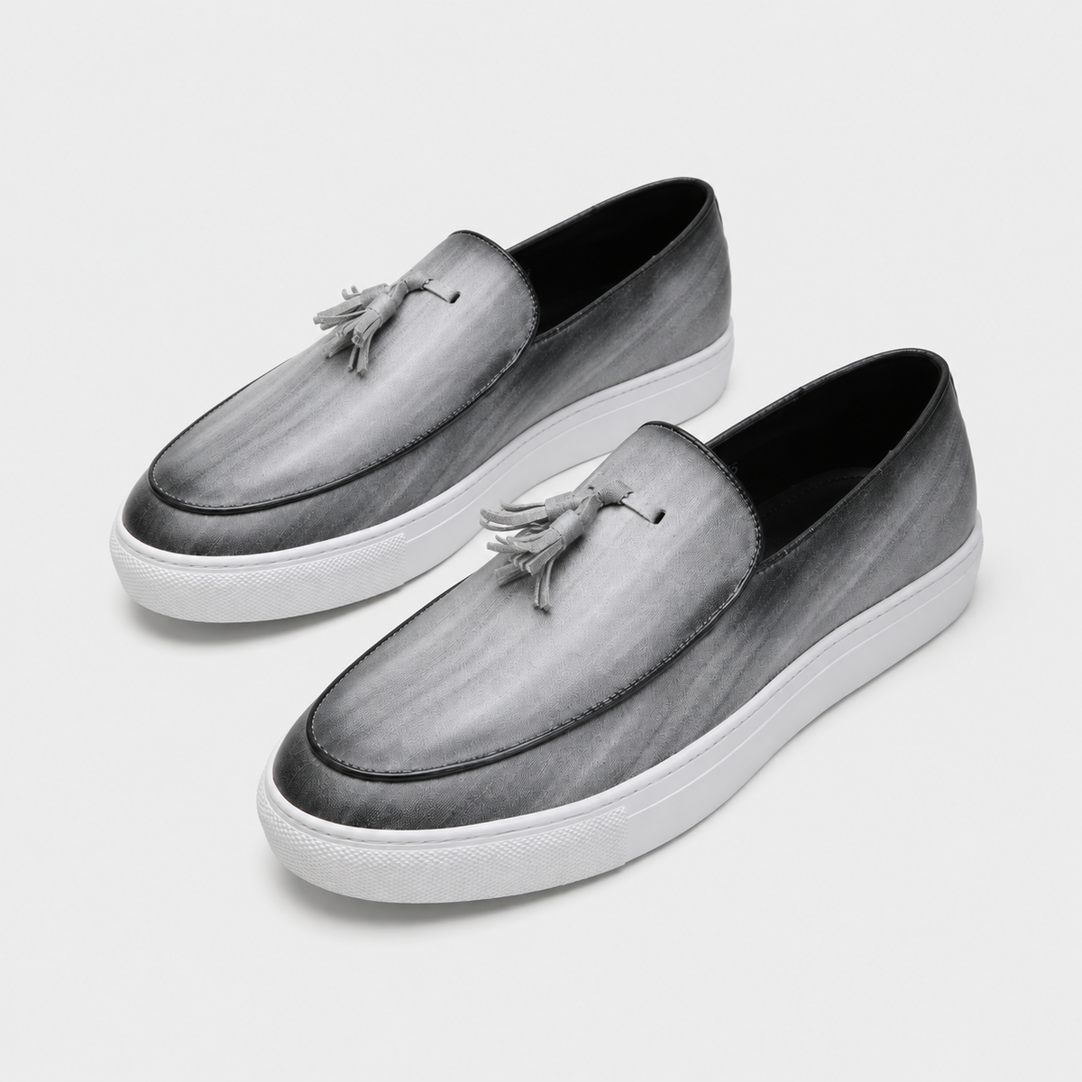 Mocassins Homme Moderne en Cuir avec Pompons Gris