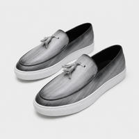 Mocassins Homme Moderne en Cuir avec Pompons Gris