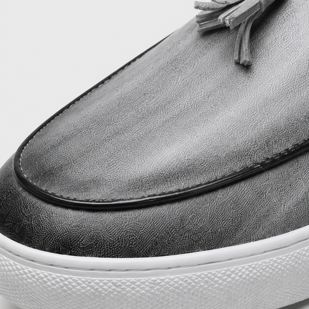 Mocassins Homme Moderne en Cuir avec Pompons Gris