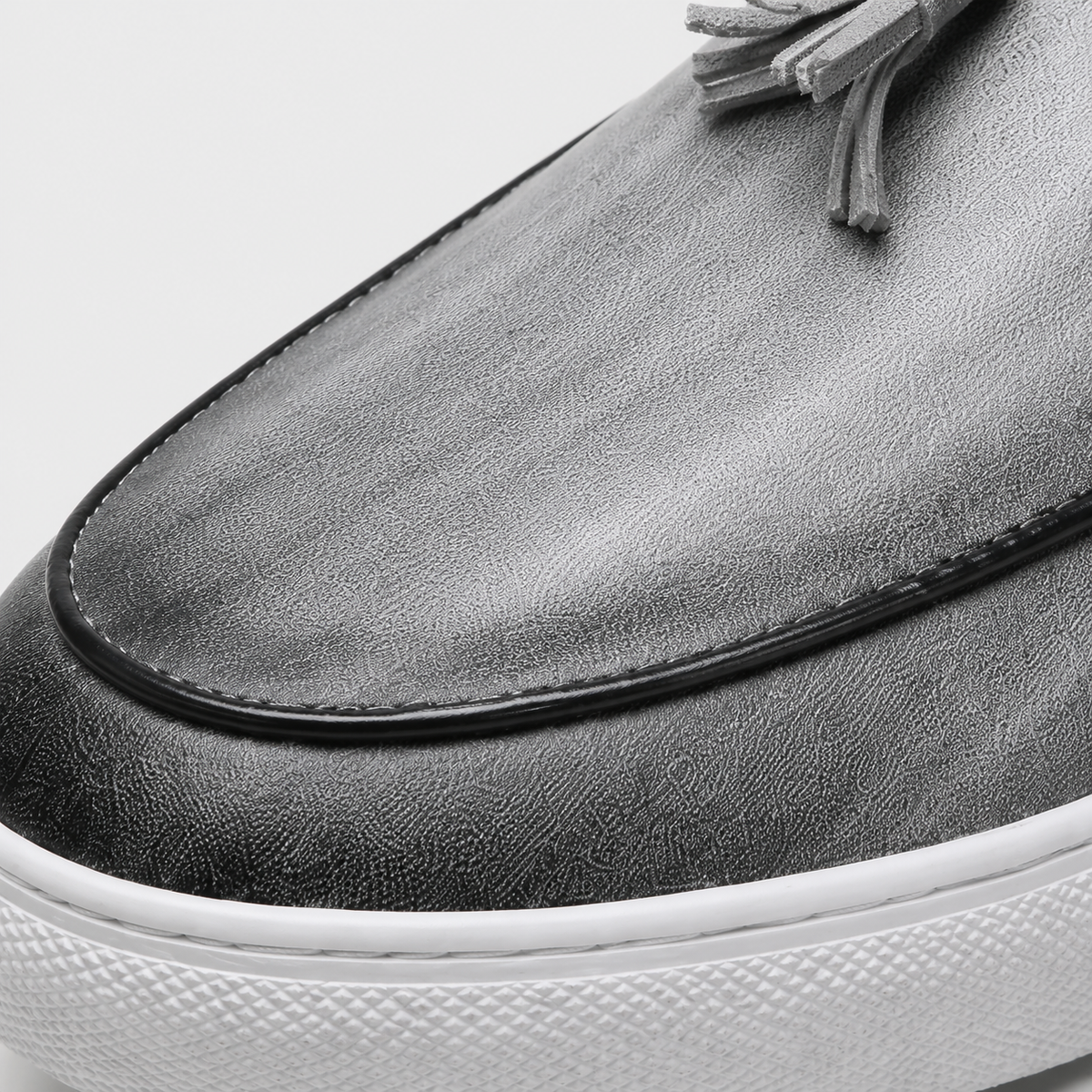 Mocassins Homme Moderne en Cuir avec Pompons Gris