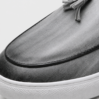 Mocassins Homme Moderne en Cuir avec Pompons Gris
