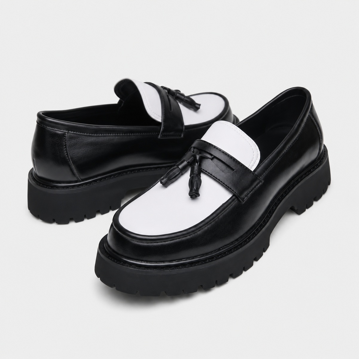 Mocassin Homme Noir Et Blanc À Glands Compensé