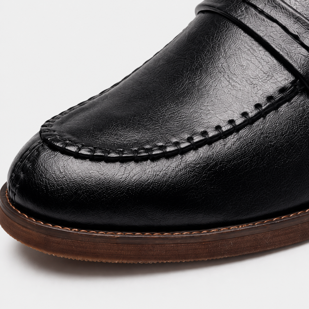 Mocassin En Cuir Noir Vernis À Talon