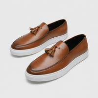Mocassins Homme Moderne en Cuir avec Pompons Marron