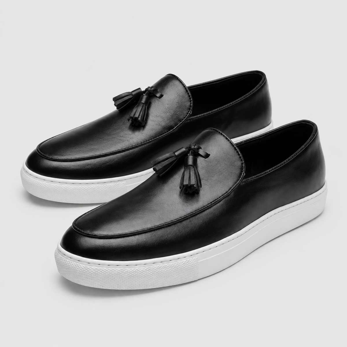 Mocassins Homme Moderne en Cuir avec Pompons Noir