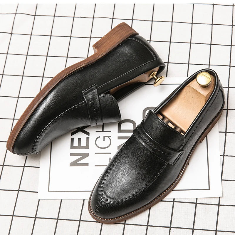 Mocassin En Cuir Noir Vernis À Talon