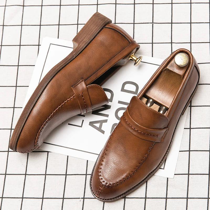 Mocassin En Cuir Noir Vernis À Talon
