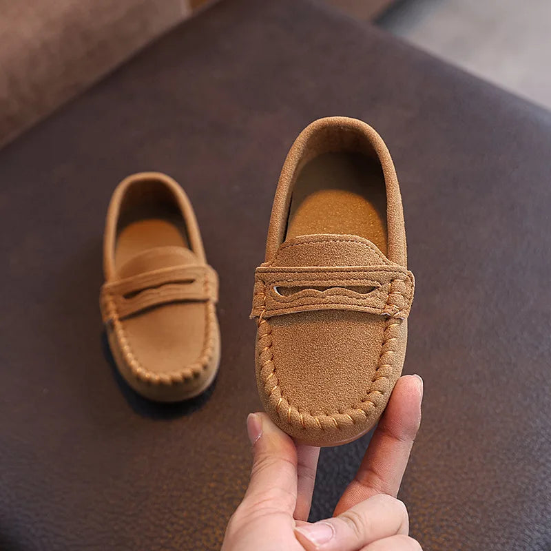 Mocassin Enfant En Daim Marron Classe Pour Bateau