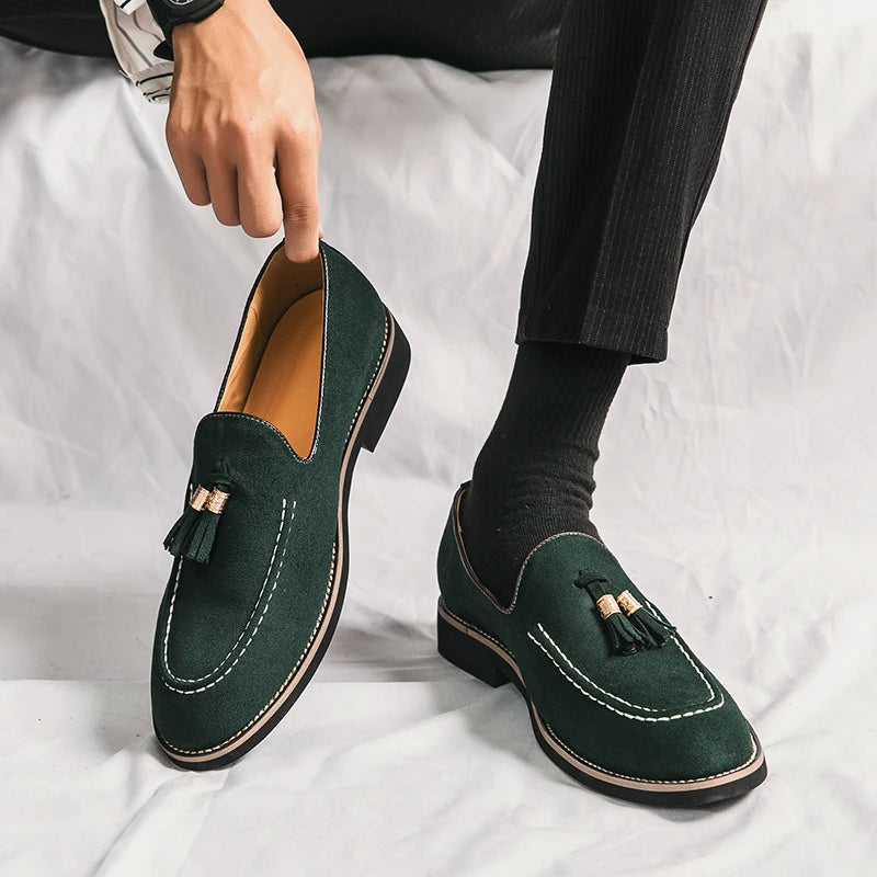 Mocassin Homme Daim Noir À Glands Élégant