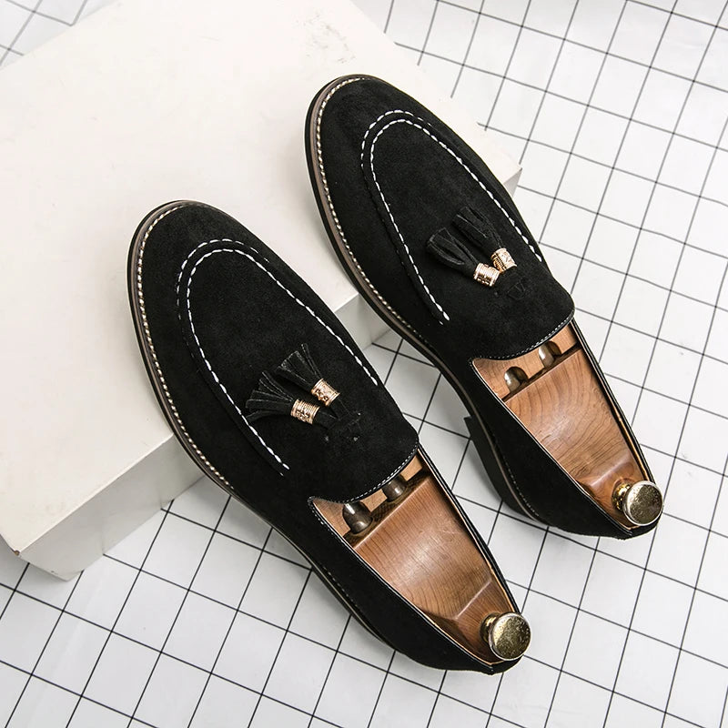 Mocassin Homme Daim Noir À Glands Élégant
