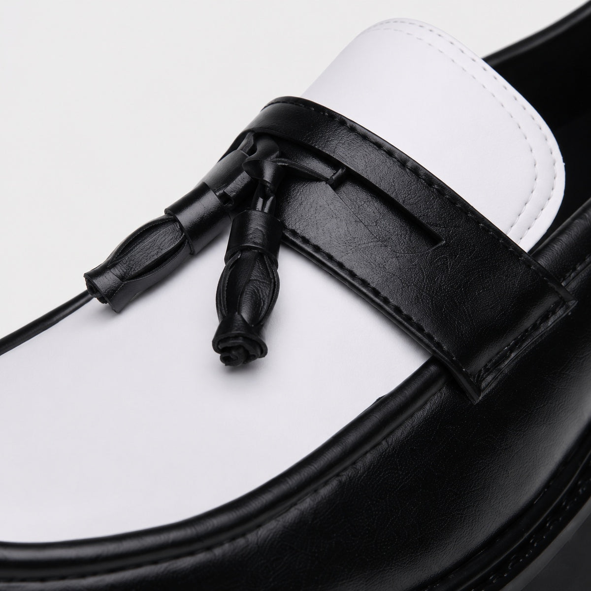 Noble Chaussure Mocassin Homme À Gland Mocassin Homme Noir Et Blanc À Glands Compensé