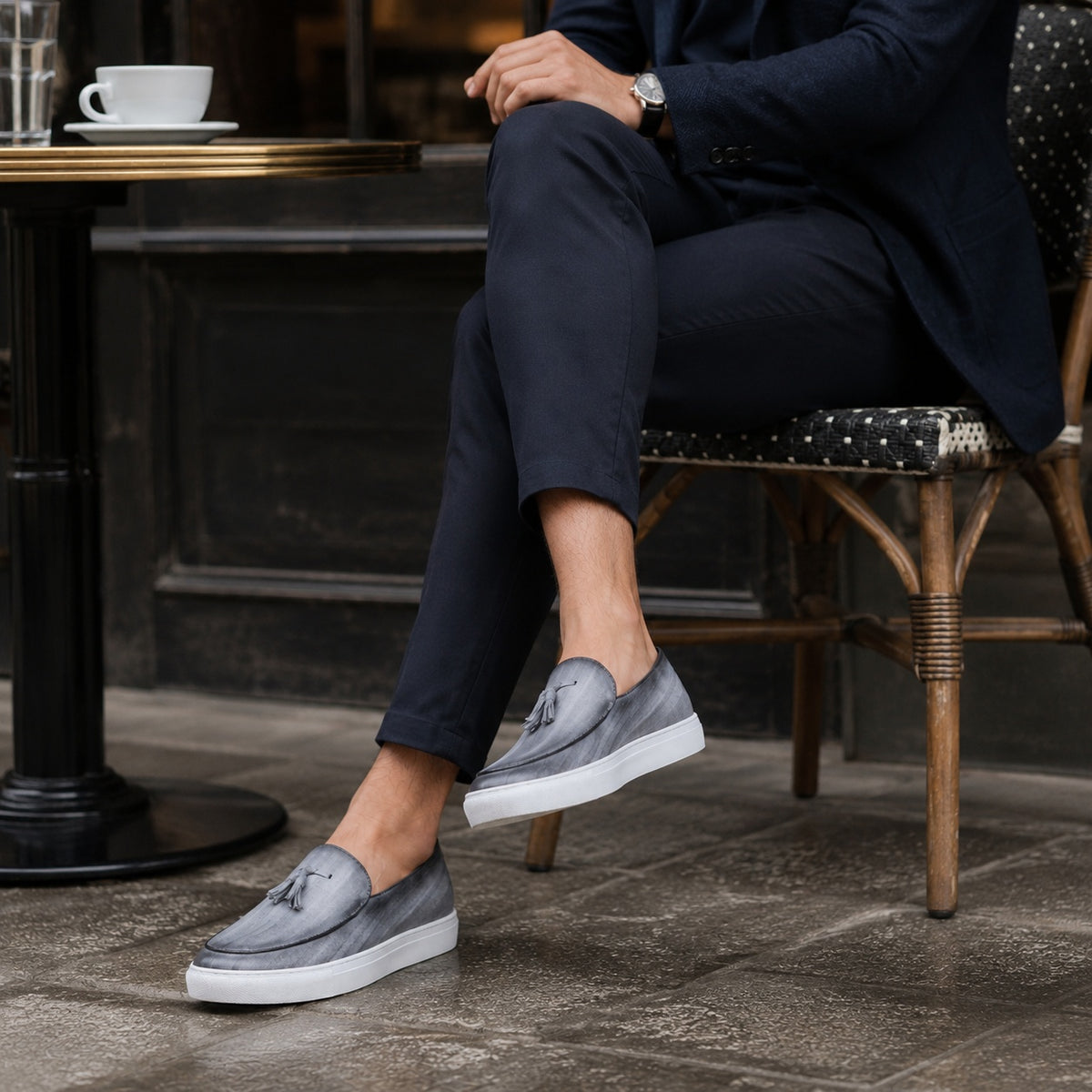 Noble Chaussure Mocassin Homme Cuir Mocassins Homme Moderne en Cuir avec Pompons Gris